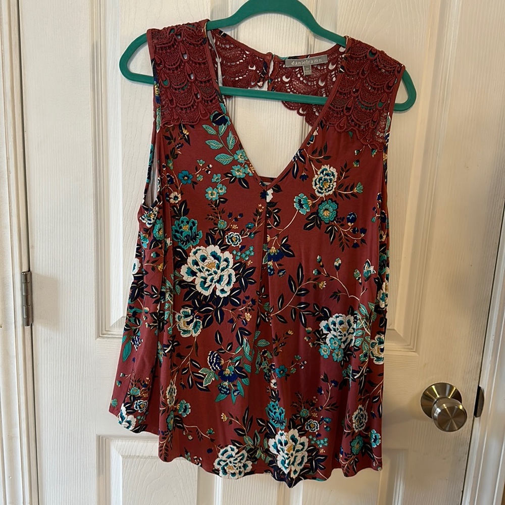 Women’s Plus Size Sleeveless Blouse